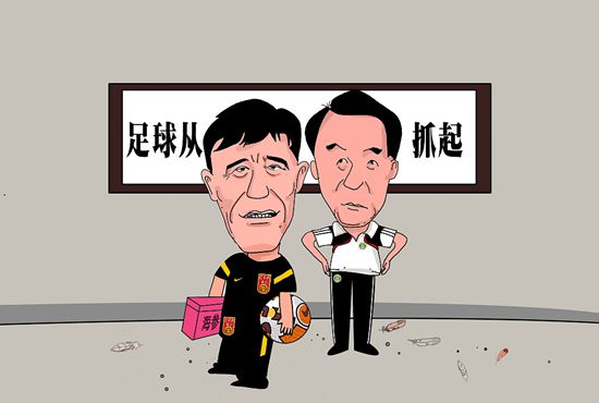 张猛导演全新力作电影《阳台上》改编自自任晓雯的同名短篇小说，以上海老城区的;拆迁事件为背景，讲述了被拆迁打破安宁生活的青年张英雄，因心怀怨恨而伺机报复，却在一步步窥探中，对;仇人女儿陆珊珊暗生情愫的故事